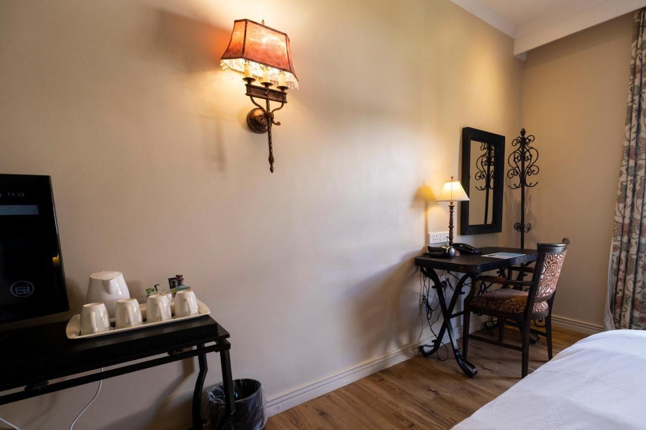 Protea Hotel By Marriott Kimberley Extérieur photo
