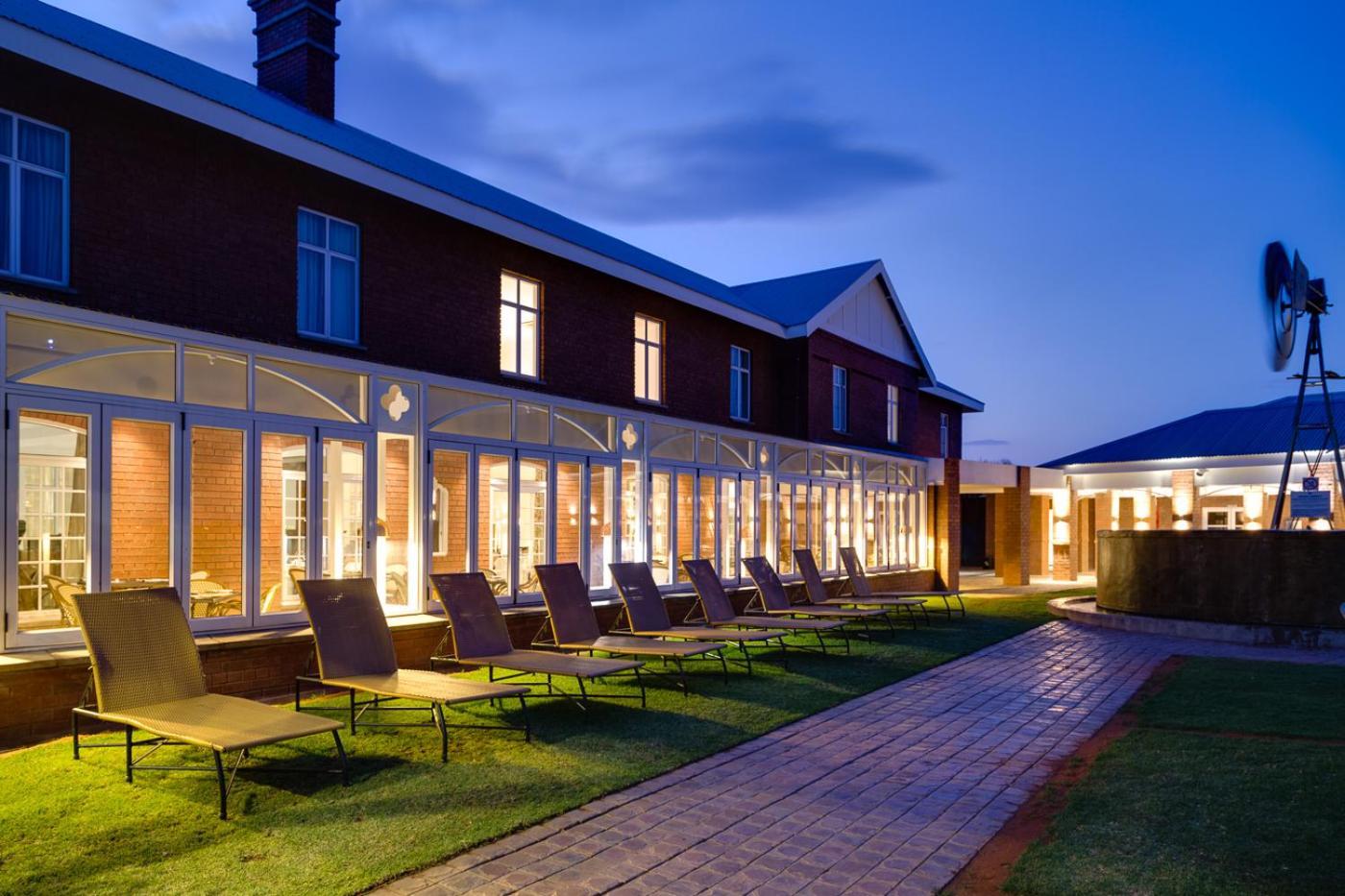 Protea Hotel By Marriott Kimberley Extérieur photo